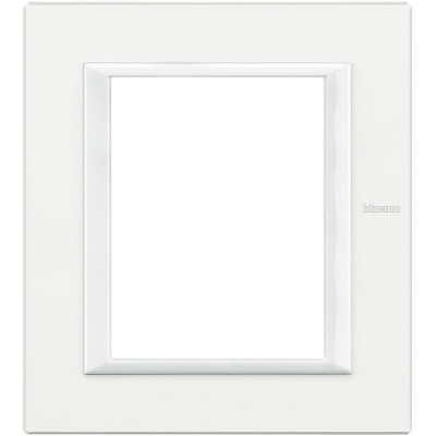 Bticino Axolute itāļu standarts RECTANGULAR balts Rāmis 3+- 3 moduļiod
