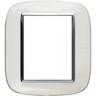 Bticino Axolute itāļu standarts ELLIPTIC liquid white Rāmis 3+- 3 moduļiod