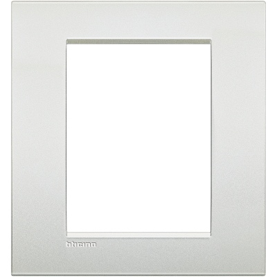 Bticino LivingLight Рамка Итальянский стандарт Air Pearl white 3 + 3- местная