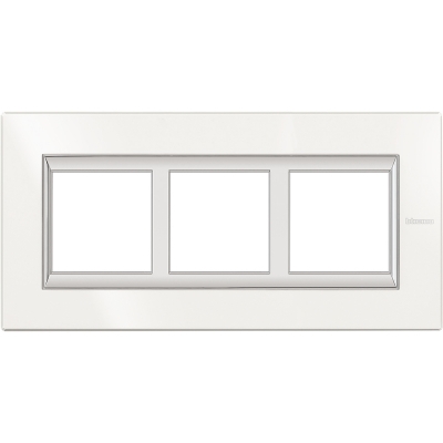 Bticino Axolute  RECTANGULAR balts Rāmis 3 vietigs - vertikāls