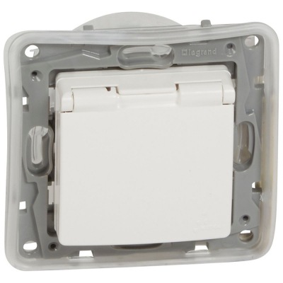 2P+E SCH. SHUTTERS IP44 WHITE