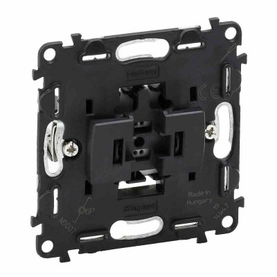 Кнопочный выключатель с Н.О./Н.З. контактом - Valena In'Matic - 6 A - 250 В - безвинтовые зажимы