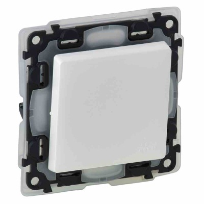 One-way switch Valena Life - 10 AX 250 V~ - IP44 - with cover plate - white