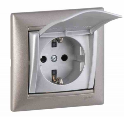 Силовая розетка - Valena - 2К+3 - с откидной крышкой - на винтах - 10/16 А - 230/250 В~ - алюминий