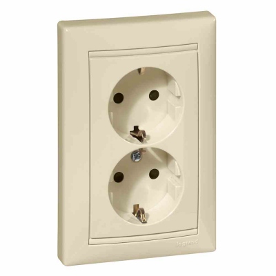 Розеточный блок - Valena - немецкий стандарт - 2х2К+3 - с защитными шторками - укомплектованный - слоновая кость