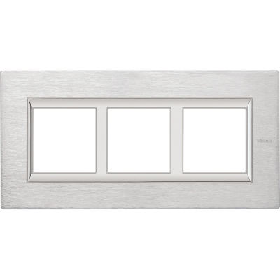 Axolute Рамка RECTANGULAR brushed chrome 3 местная - для вертикального монтажа