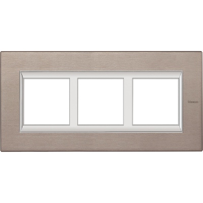 Bticino Axolute  RECTANGULAR brushed titanium Rāmis 3 vietigs - vertikāls