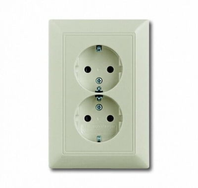 B55 šamp Rozete ar zemējumu 2 vietīga