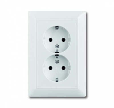 B55 balts Rozete ar zemējumu 2 vietīga